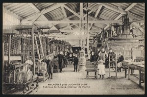 Cartolina raffigurante una fabbrica di nastri a Malaguet, vicino a La Chaise Dieu, Haute-Loire, c.1900 da French Photographer